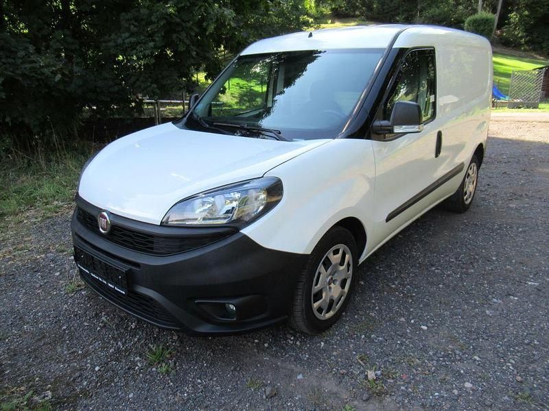 Weiß Gebraucht 2021 Fiat Doblò S Van / Kleinbus | 14.500 € (Teuer) - Bild 1/4