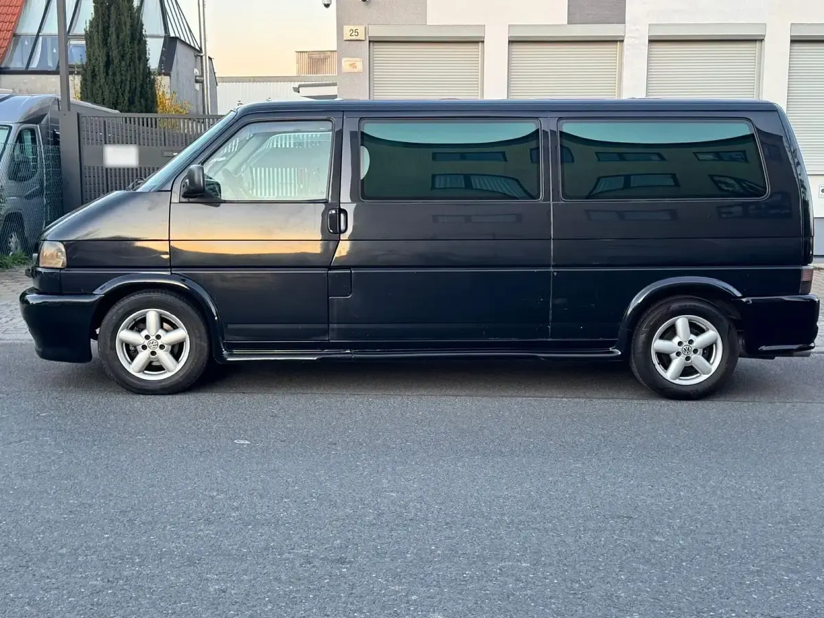 Gebraucht VW T4 102 PS (75 kW) 1999 Schwarz Van