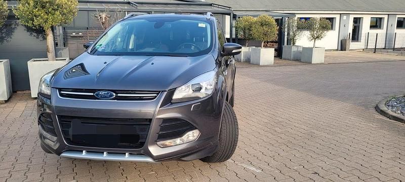 Gebraucht Ford Kuga Individual 179 PS (131 kW) 2016 Grau SUV