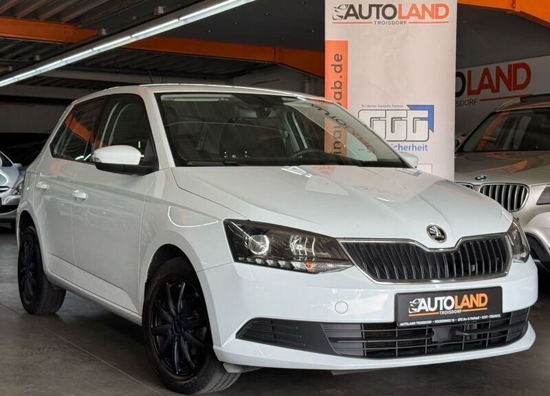 Weiß Gebraucht 2015 Skoda Fabia Ambition Kleinwagen | 8.499 € (Fairer Preis) - Bild 1/4