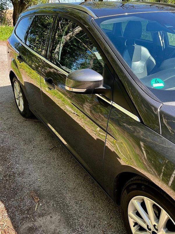 Second-hand Ford Focus Titanium 120 CP (88 kW) 2017 Gri Break