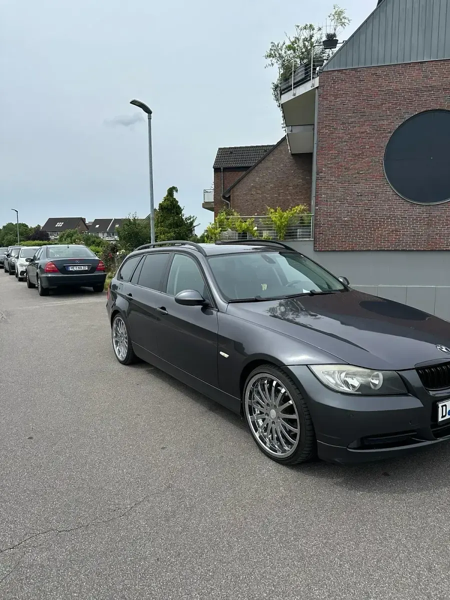 Gebraucht BMW 320 177 PS (130 kW) 2008 Grau Kombi
