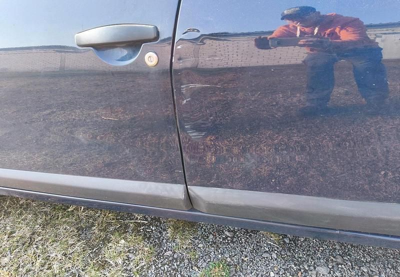 Gebraucht Dacia Sandero 75 PS (55 kW) 2010 Blau Limousine