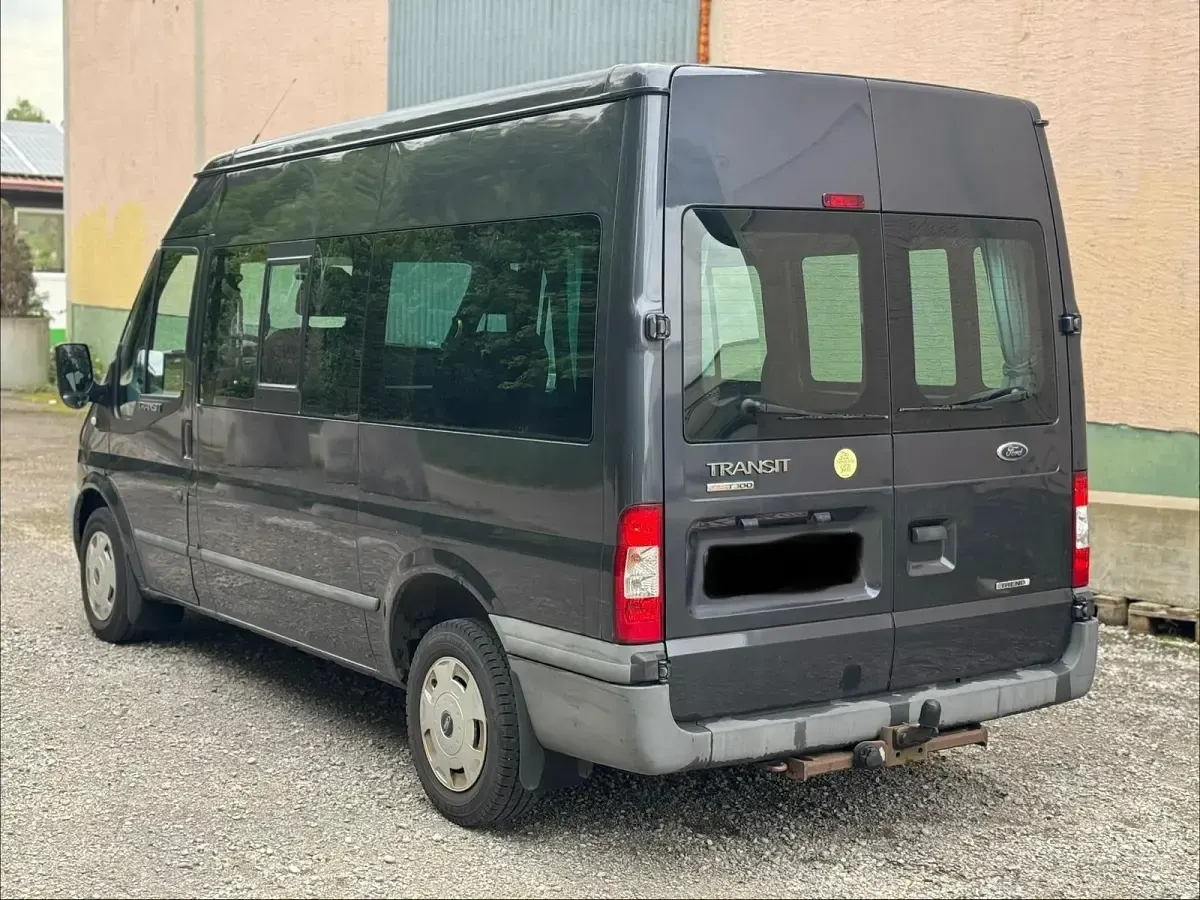 Używany Ford Transit 140 KM (102 kW) 2011 Czarny Minivan