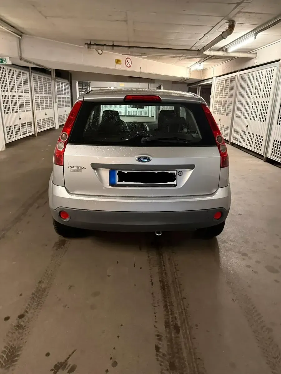 Usata Ford Fiesta 70 CV (51 kW) 2006 Argento Utilitaria