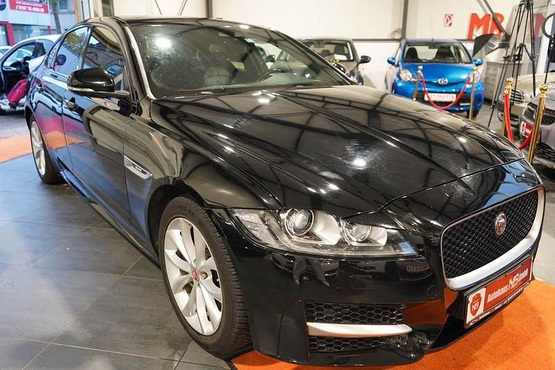Schwarz Gebraucht 2017 Jaguar XF R-Sport Limousine | 12.990 € (Guter Preis) - Bild 1/4