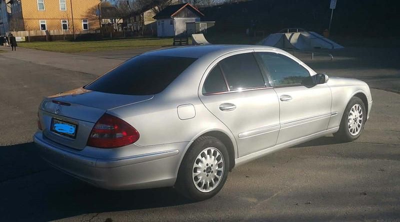 Gebraucht Mercedes E200 163 PS (119 kW) 2005 Silber Limousine
