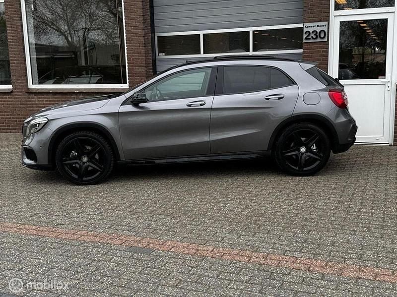 Gebraucht Mercedes GLA250 211 PS (155 kW) 2014 Grau SUV