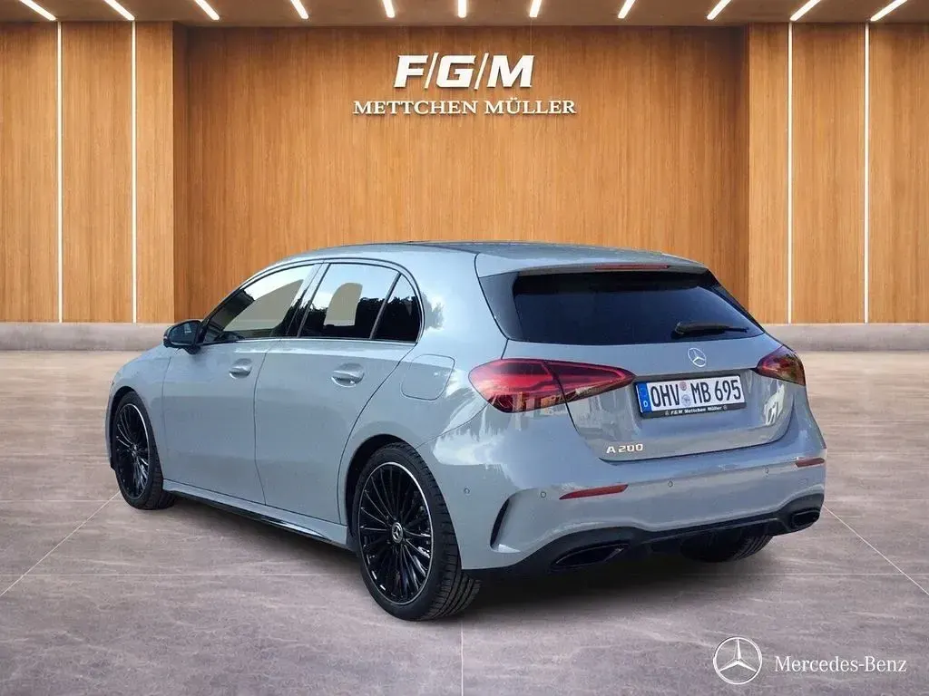 Gebraucht Mercedes A200 AMG line 163 PS (119 kW) 2026 Manufaktur alpingrau uni Limousine