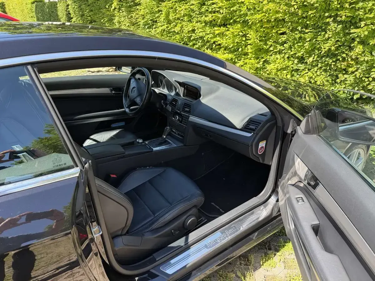 Gebraucht Mercedes E350 292 PS (214 kW) 2010 Schwarz Coupé