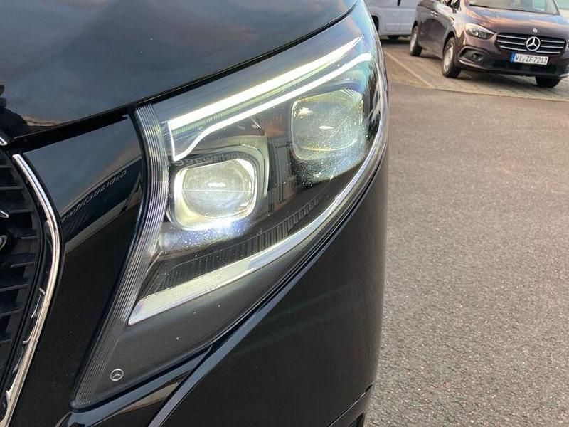 Gebraucht Mercedes V300 Avantgarde 237 PS (174 kW) 2025 Obsidianschwarz metallic Van / Kleinbus