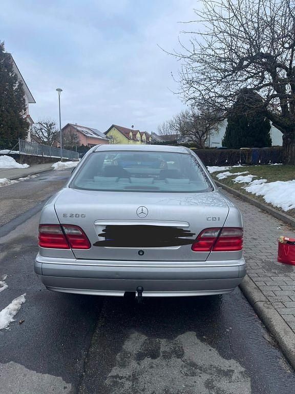 Gebraucht Mercedes E200 Classic 116 PS (85 kW) 2000 Silber Limousine
