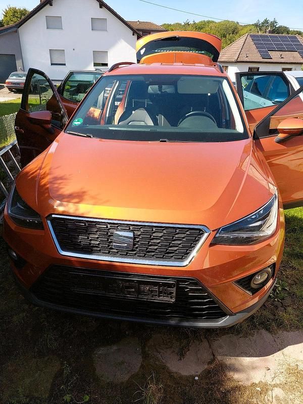 Orange Gebraucht 2018 Seat Arona Style SUV | 12.500 € (Superpreis) - Bild 1/4