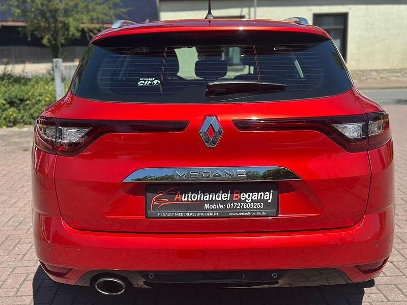 Gebraucht Renault Mégane IV Intens 132 PS (97 kW) 2017 Rot Limousine