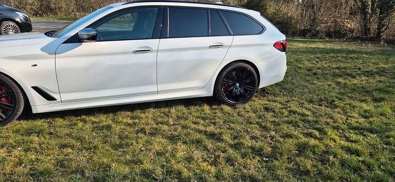 Gebraucht BMW M550 Performance 400 PS (294 kW) 2018 Weiß Limousine