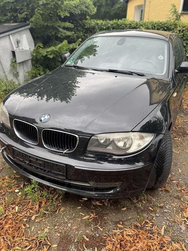 Schwarz Gebraucht 2008 BMW 116 Kleinwagen | 2.490 € - Bild 1/4