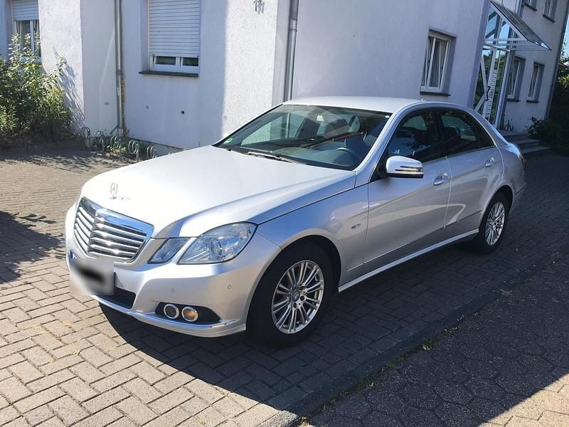 Gebraucht Mercedes E350 231 PS (169 kW) 2009 Silber Limousine