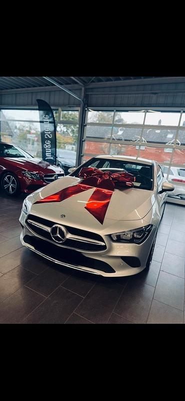 Silber Gebraucht 2023 Mercedes CLA200 Limousine | 29.999 € (Guter Preis) - Bild 1/4