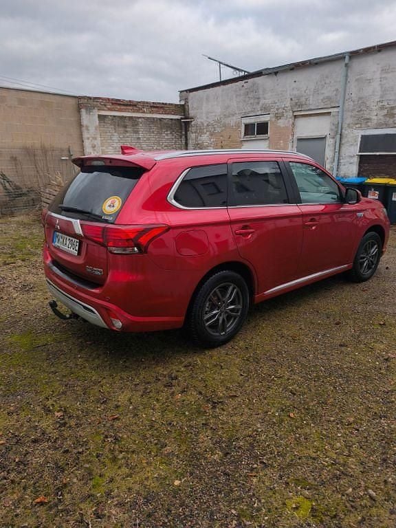 Gebraucht Mitsubishi Outlander P-HEV 224 PS (164 kW) 2019 Rot SUV