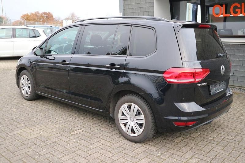 Gebraucht VW Touran Trendline 116 PS (85 kW) 2016 Schwarz Van / Kleinbus