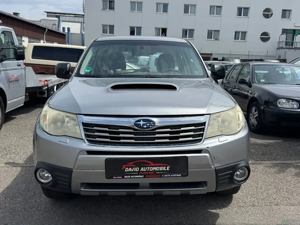 Gebraucht Subaru Forester Active 147 PS (108 kW) 2010 Silber SUV