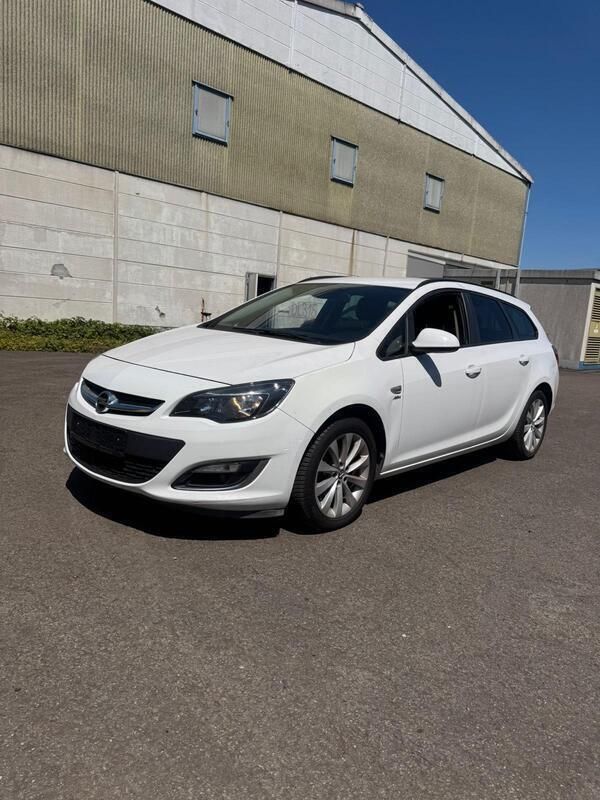 Weiß Gebraucht 2013 Opel Astra Kombi | 3.600 € (Superpreis) - Bild 1/4
