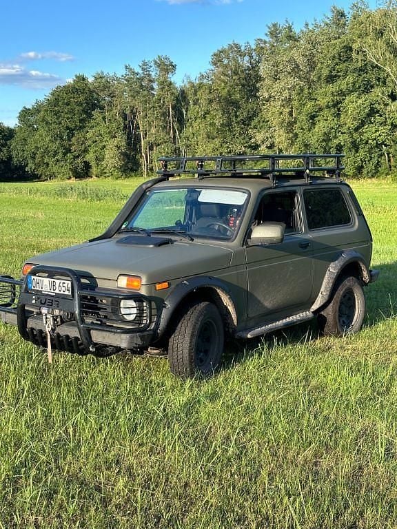 Gebraucht Lada niva 83 PS (61 kW) 2023 Grün SUV