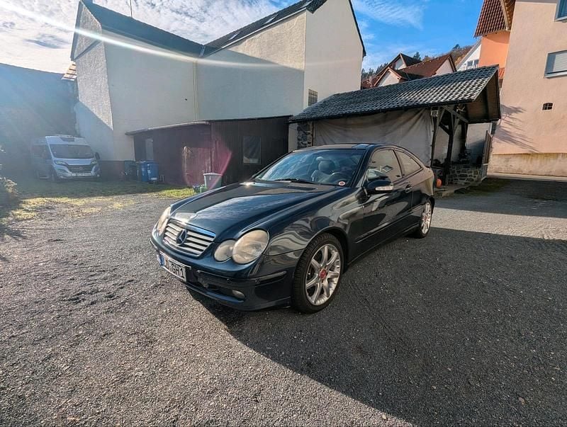 Grau Gebraucht 2002 Mercedes C220 Coupé | 2.899 € (Fairer Preis) - Bild 1/4