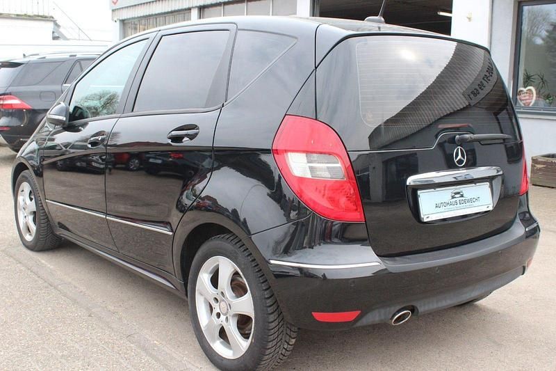Gebraucht Mercedes A200 Avantgarde 140 PS (102 kW) 2012 Schwarz Kleinwagen