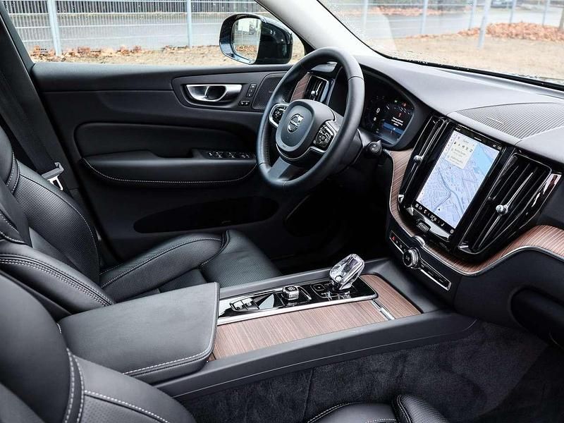 Gebraucht Volvo XC60 Plus 253 PS (186 kW) 2023 Grau SUV