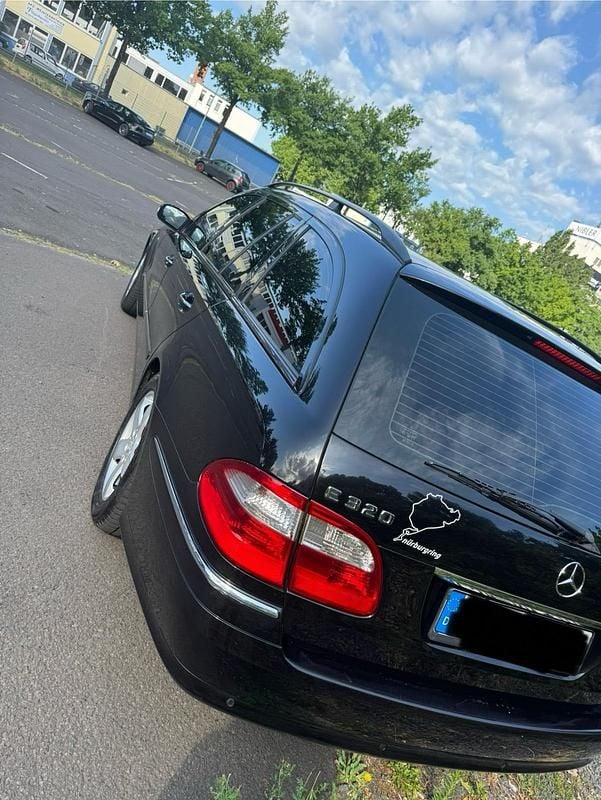 Gebraucht Mercedes E320 204 PS (150 kW) 2003 Schwarz Kombi