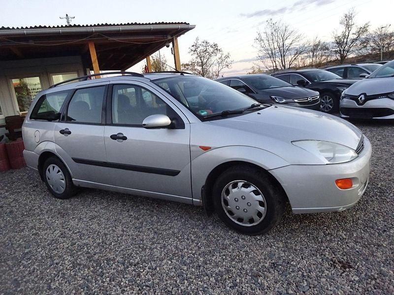 Gebraucht Ford Focus Ghia 116 PS (85 kW) 2000 Silber Kombi
