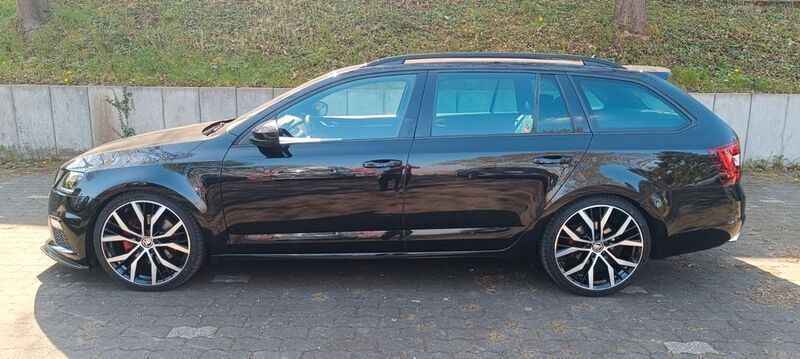 Schwarz Gebraucht 2017 Skoda Octavia RS Kombi | 17.500 € (Fairer Preis) - Bild 1/4