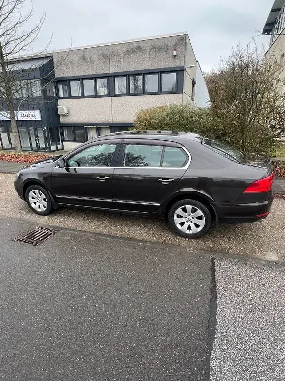 Gebraucht Skoda Superb Ambition 160 PS (117 kW) 2013 Braun Limousine
