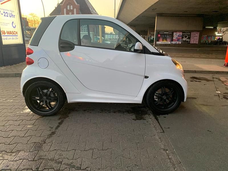 Weiß Gebraucht 2012 Smart ForTwo Coupé Brabus Xclusive Kleinwagen | 8.400 € (Teuer) - Bild 1/4