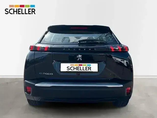 Second-hand Peugeot e-2008 Active 100 kW (136 CP) 2022 Negru SUV