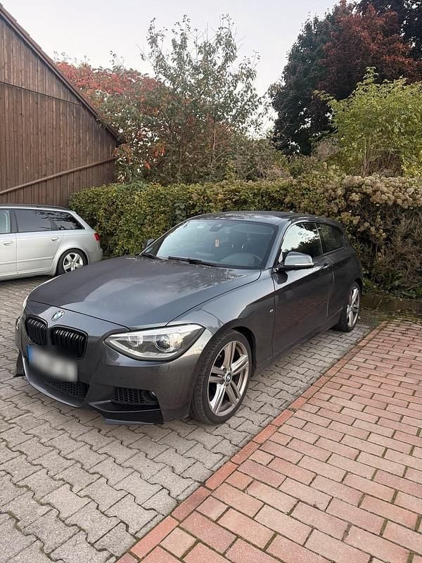Grau Gebraucht 2014 BMW 120 M Sport Kleinwagen | 8.900 € (Superpreis) - Bild 1/4