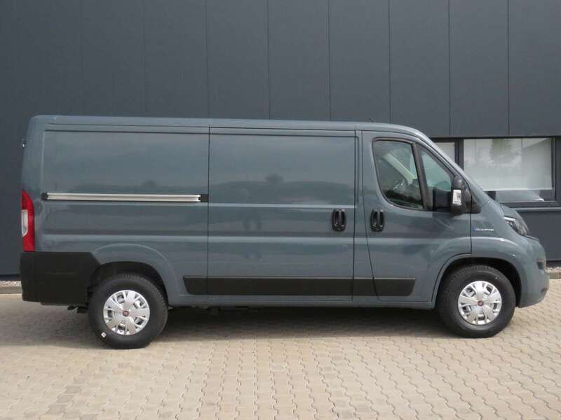 Gebraucht Fiat Ducato 89 kW (122 PS) 2023 Grau Van