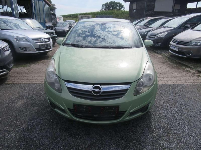 Schilfgruen m2 Gebraucht 2010 Opel Corsa Edition Kleinwagen | 5.499 € (Etwas zu teuer) - Bild 1/4