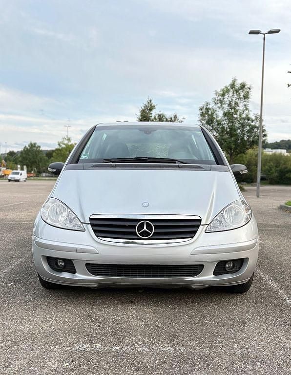 Grau Gebraucht 2006 Mercedes A160 Avantgarde Van / Kleinbus | 2.000 € - Bild 1/4