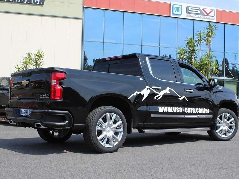 Neu Chevrolet Silverado 309 PS (227 kW) 2025 Schwarz SUV