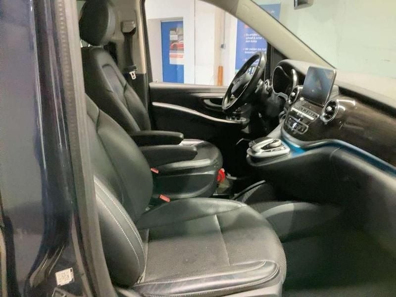 Gebraucht Mercedes V250 Avantgarde Edition 190 PS (139 kW) 2017 Blau Van / Kleinbus