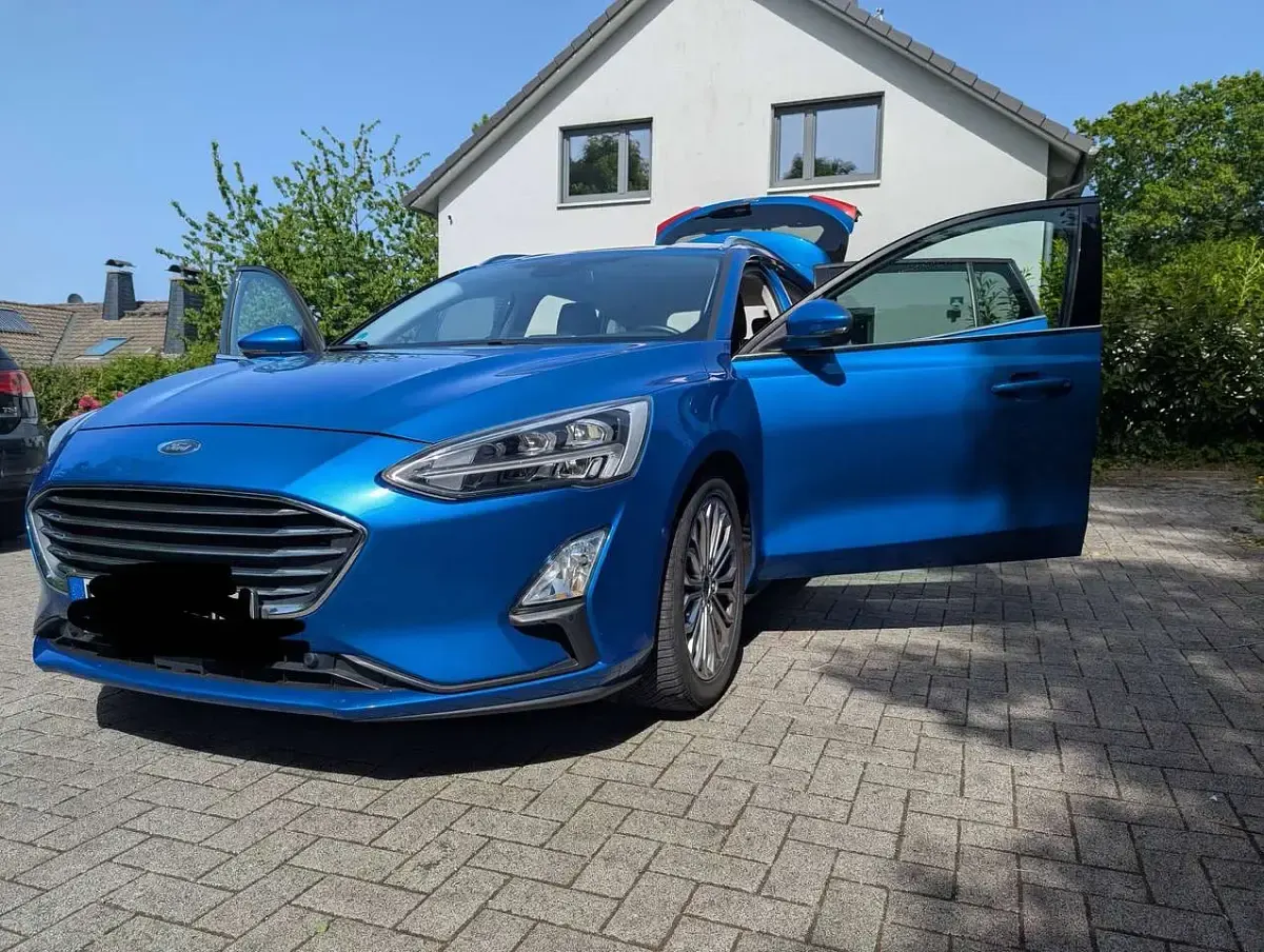 Gebraucht Ford Focus Titanium 125 PS (91 kW) 2019 Blau Kombi