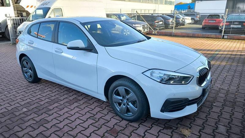Weiß Gebraucht 2019 BMW 118 Advantage Kleinwagen | 15.900 € (Fairer Preis) - Bild 1/4