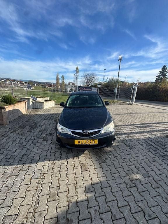 Grau Gebraucht 2009 Subaru Impreza Active Limousine | 2.799 € (Superpreis) - Bild 1/4