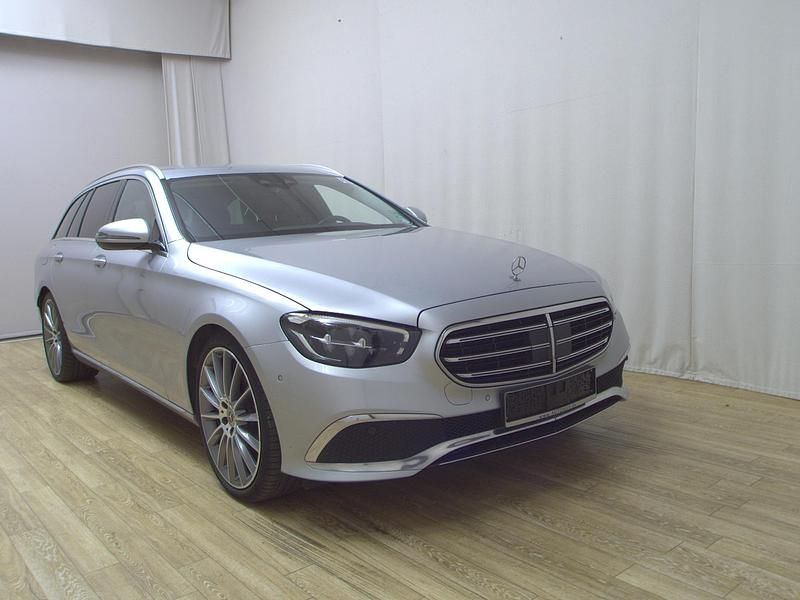 Gebraucht Mercedes E220 Avantgarde 200 PS (147 kW) 2023 Silber Limousine