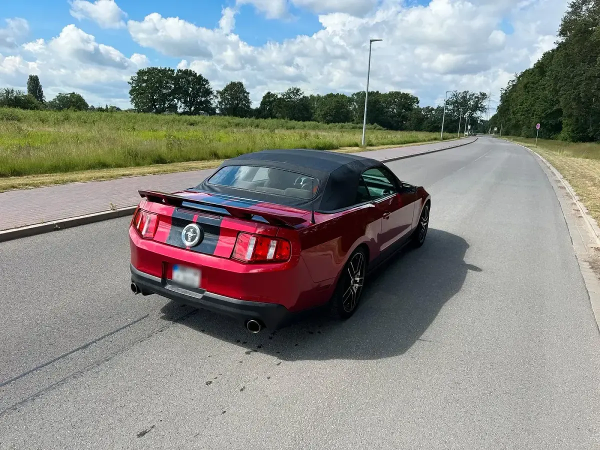Gebraucht Ford Mustang 215 PS (158 kW) 2010 Rot Cabrio