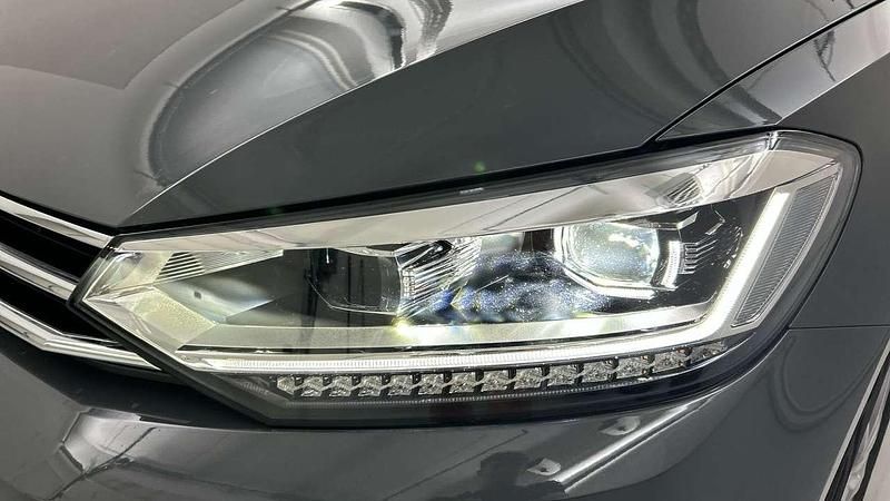 Gebraucht VW Touran Comfortline 150 PS (110 kW) 2025 Delphingrau perleffekt Van / Kleinbus