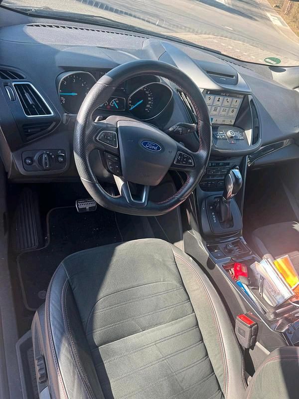 Gebraucht Ford Kuga 150 PS (110 kW) 2019 Schwarz SUV