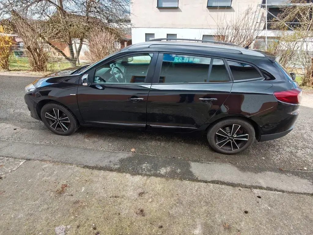 Używany Renault Mégane 132 KM (97 kW) 2015 Czarny Sedan/Limuzyna